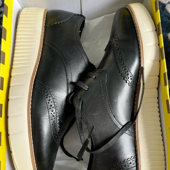 Cole Haan Black Oxfords Classic Brogue Design - Picture 3 of 5